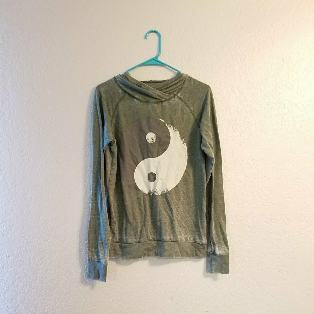 Women's ying & yang light green hoodie tee size m